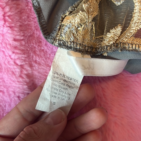 Lucy in the Sky Gray and Gold Floral Crop Top - Picture 6 of 9